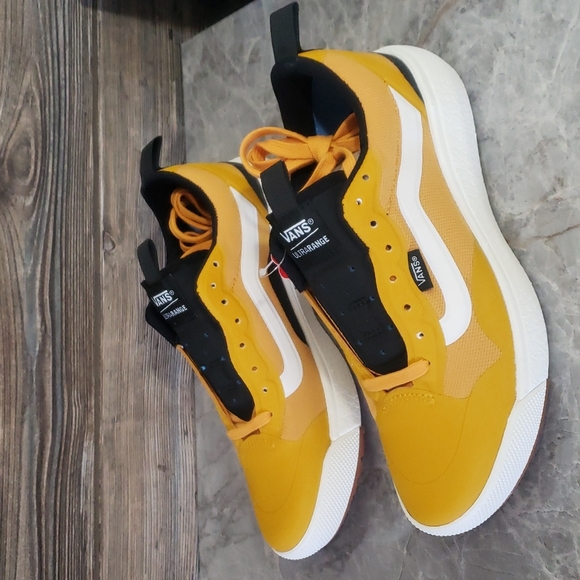 vans ultrarange exo golden orange